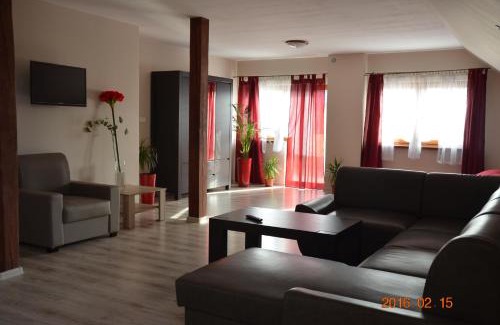Chojnow Bed & Breakfast | Ceglany Dworek