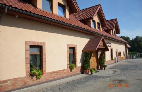 Chojnow Bed & Breakfast | Ceglany Dworek