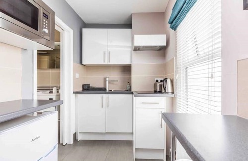 Portsmouth House | Celebration Venue - Hot Tub and Spa hire Sleeps 30