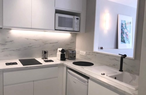 Terreaux - Bat d'argent Apartment | Celect'View Air-conditioned Suite White