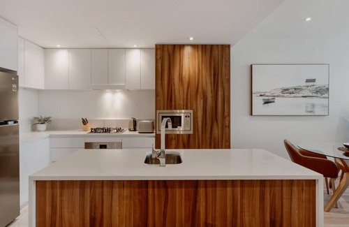 City East Apartment | Center 1-Bed with Gym, BBQ and Stunning Views