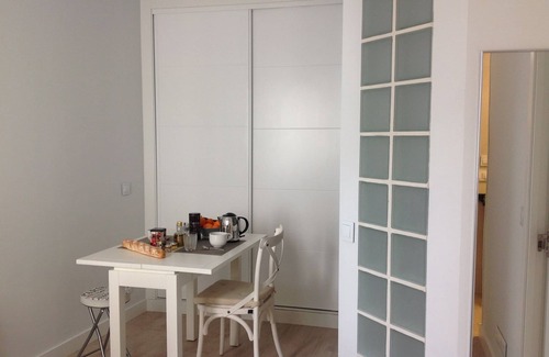Arapiles Apartment | CENTER Beautiful Studio-Suite with Wifi and AC. Bright, very quiet