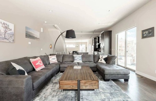 Highland House | Center of LoHi | Roof Deck | Walk Everywhere