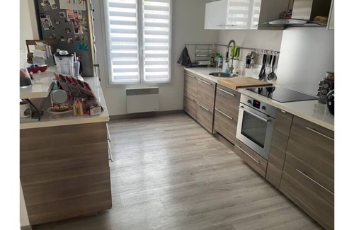 Pierrefonds Apartment | Center Pierrefonds superb quiet apartment + parking lot