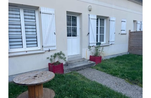 Pierrefonds Apartment | Center Pierrefonds superb quiet apartment + parking lot