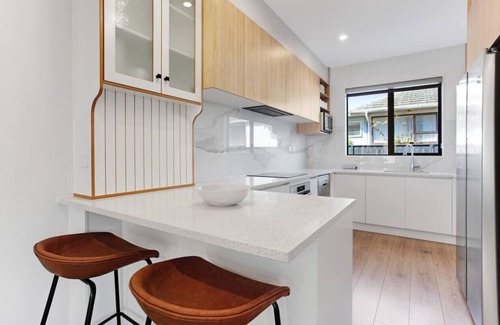 Mount Eden House | Central Oasis Townhouse with Parking and Air-con
