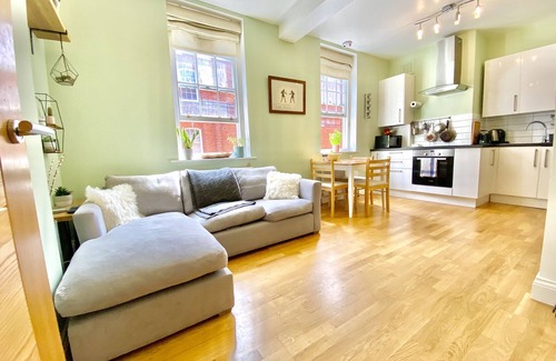 Soho Apartment | Central 2 Bedroom Flat - CONTACT US FOR PRICES FOR 90 DAY+ STAYS!