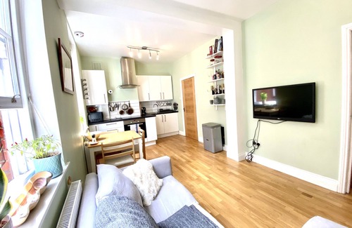 Soho Apartment | Central 2 Bedroom Flat - CONTACT US FOR PRICES FOR 90 DAY+ STAYS!