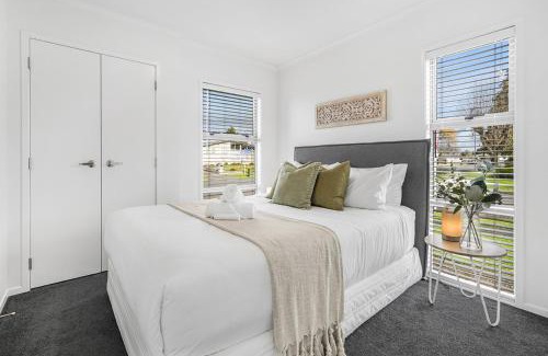 Hamilton House | Central 2brm Retreat, Modern, Close to Shopping - By KOSH BNB
