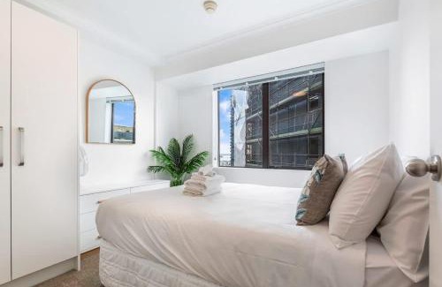 Grafton Apartment | Central 3BR Full Kitchen & Amenities Zodiak Stays