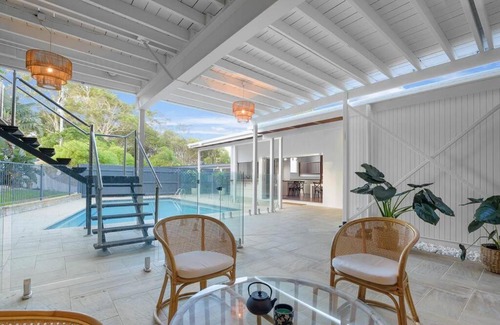 South Gladstone House | Central 5BR +4Bath with pool and sea views