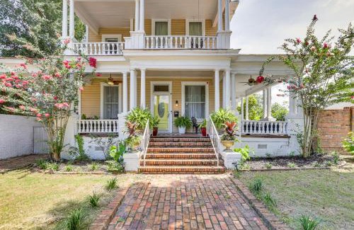 Albany House | Central Albany Home with Covered Porch and Patio!