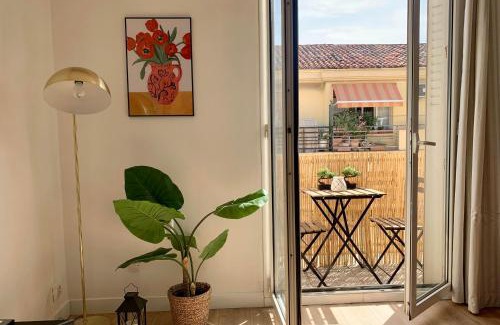 La Castellane Apartment | Central and blight flat with balconies