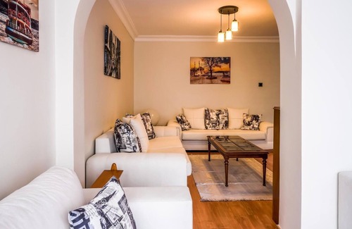 Besiktas Apartment | Central and Capacious Flat Near Levent in Besiktas