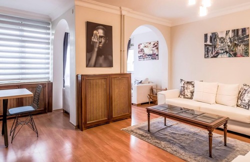 Besiktas Apartment | Central and Capacious Flat Near Levent in Besiktas