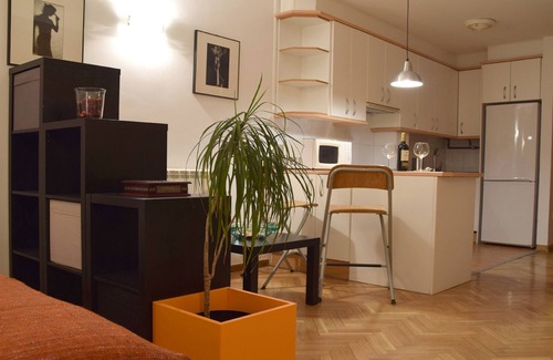 Prosperidad House | Central and Luminous Study