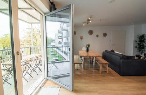 Lurup Apartment | Central Apartment 4 Bedrooms for up to 12 Guests