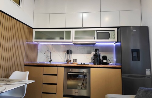 Pogradec Apartment | Central apartment just 20m from the lake – balcony with lake & park view
