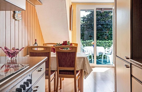 Allensbach Apartment | Central Apartment “Reichenaublick” on Lake Constance with Lake and Mountain Views