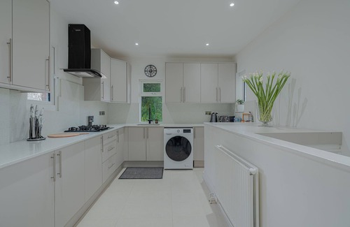 Banbury House | Central Banbury stay comfy and spacious for groups