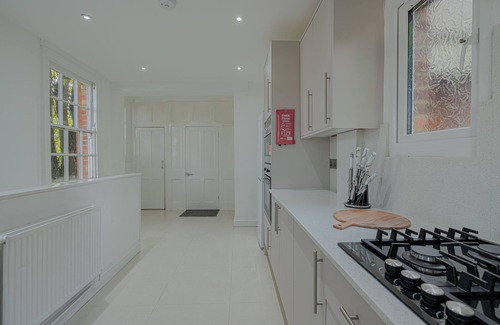 Banbury House | Central Banbury stay comfy and spacious for groups