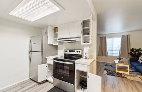 Lake Hills House | Central Bellevue Guesthouse 2 Bedroom Duplex