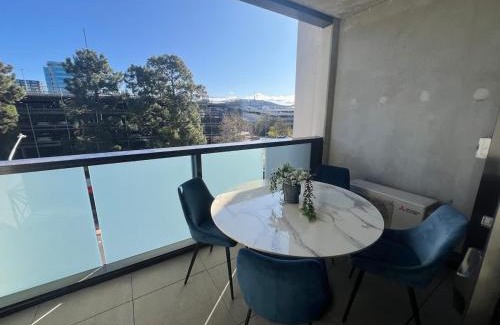 Reid Apartment | Central CBD - parking - sleeps 4