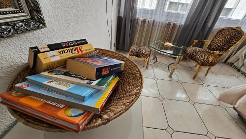 Elberfeld-Mitte Apartment | Central Charm - Bedroom & Kitchen Apartment near the Main Station Hauptbahnhof