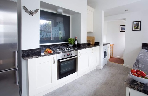 West Cliff House | Central, comfortable, spacious period house 8 + cot, 5 bed/3 bath, free parking