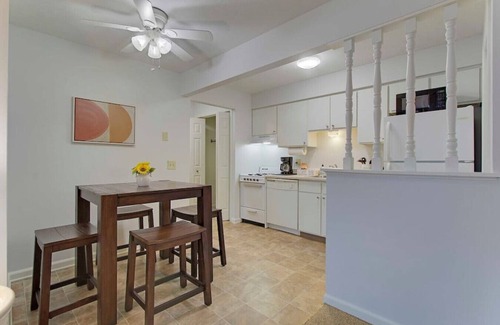 North Canton Apartment | Central & Cozy 1BR near Hall of Fame/Airport