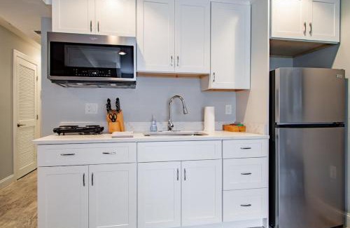 Truxton Circle House | Central DC Flat Sleeps 3 Convention Center