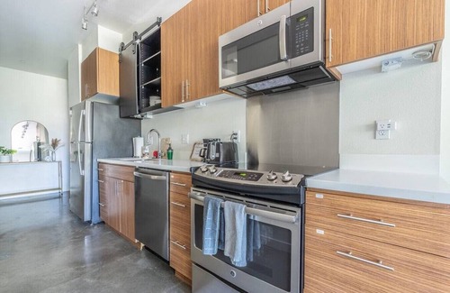 Mann Apartment | Central District 1 bd apartment