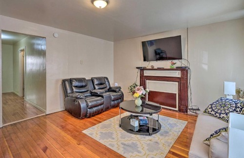 Mansion Area Apartment | Central Dtwn Albany Apt - Walk to Cafes and Museums!