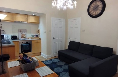 Laurieston Apartment | Central Edinburgh Flat Sleep 6, Minutes from old town