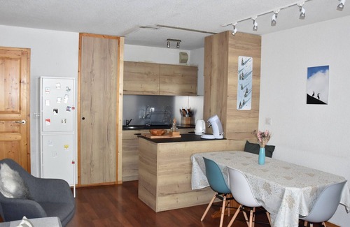 Pralognan-la-Vanoise Apartment | Central Family Haven - Cozy 3 Room Apt with Balconies, Near Shops & Ski Lifts