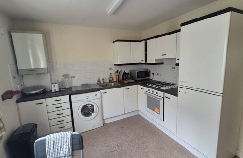 Restalrig Apartment | Central flat in quiet area, perfect for festival Edinburgh but also relax.