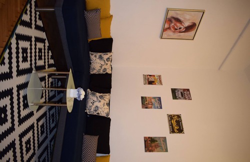 Belso-Ferencvaros Apartment | Central Flat, steps to Great Market, Gellert Bath & Corvinus university