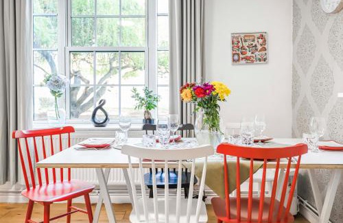 Waterloo Apartment | Central Gem in Waterloo, London
