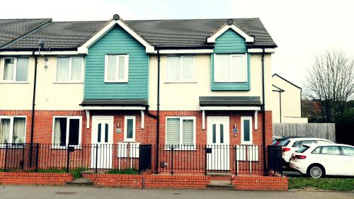 Stafford House | Central Getaway House with Parking, Garden, Wi-Fi