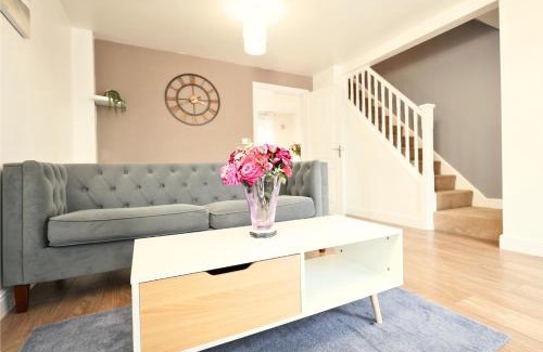 Stafford House | Central Getaway House with Parking, Garden, Wi-Fi