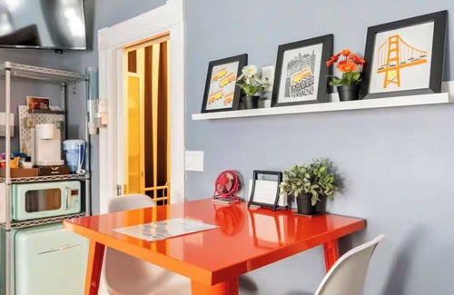 Hayes Valley Apartment | Central Guest Favorite: Walk to Everything: Steps from Valencia & Hayes Valley