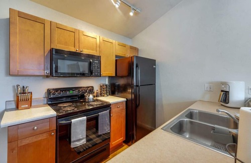 Blenman-Elm Apartment | Central/Guesthouse/1 BR & 1 BA/Fenced/Cozy