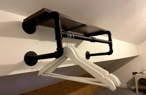 Crewe Apartment | Central Industrial Chic 2-Bedroom Flat