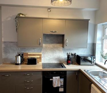 Crewe Apartment | Central Industrial Chic 2-Bedroom Flat