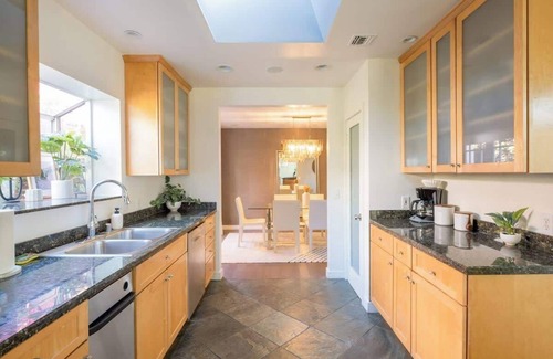 Los Angeles House | Central LA Luxe w/Resort Style Pool & HotTub