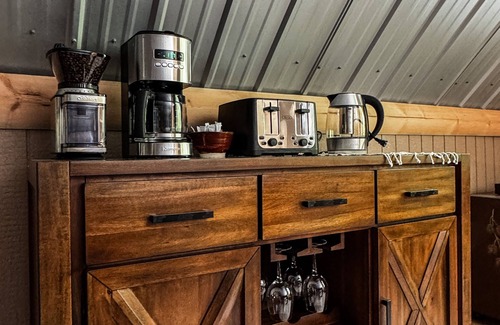 Moose Pass Cabin | Central location with WiFi in charming Moose Pass.