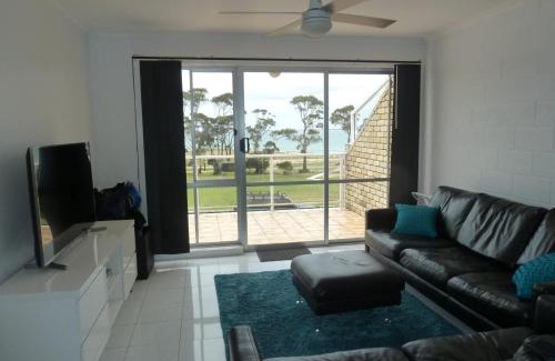 Bridport Apartment | Central Location with Fabulous Sea Views