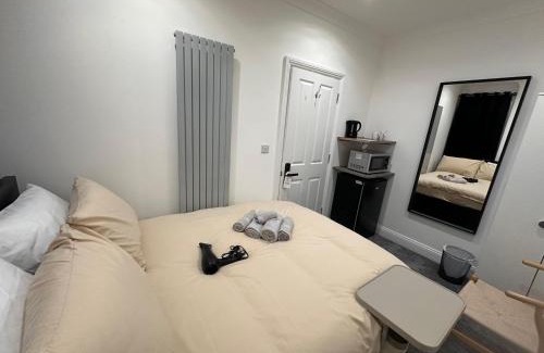 Cathedrals House | Central London Room