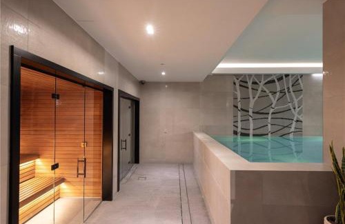 Vauxhall Apartment | CENTRAL LONDON STAY-Fabulous Ultra-Central London Luxury Designer Two Bedroom-POOL-GYM-Full AC