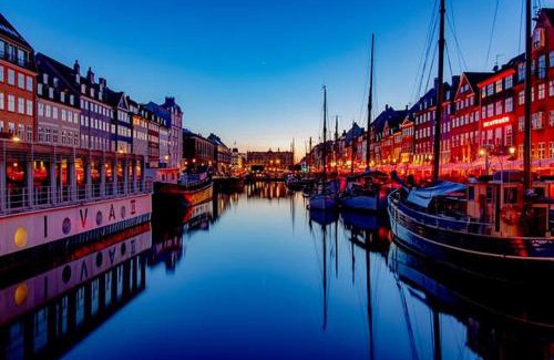 Copenhagen City Centre Apartment | Central Luxury Flat - Walk to Nyhavn Tivoli & Metro